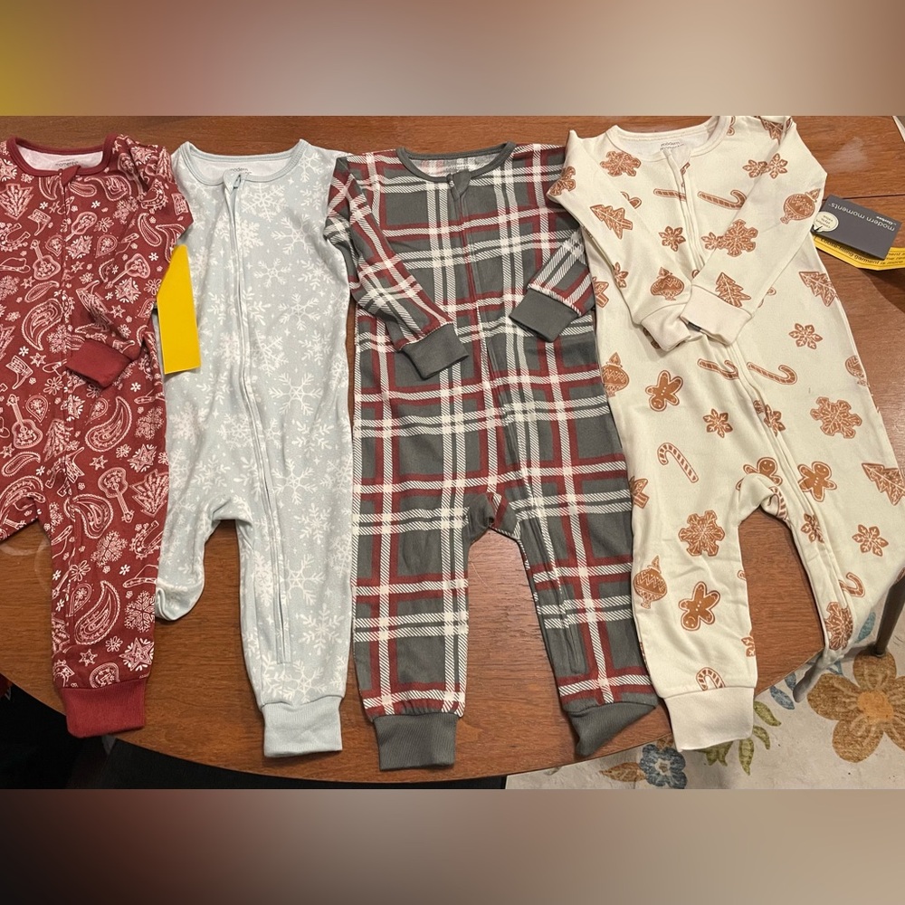 Size 2T Pack Of 4 Modern Moments By Gerber Sleeper Pajamas (3 NWT)